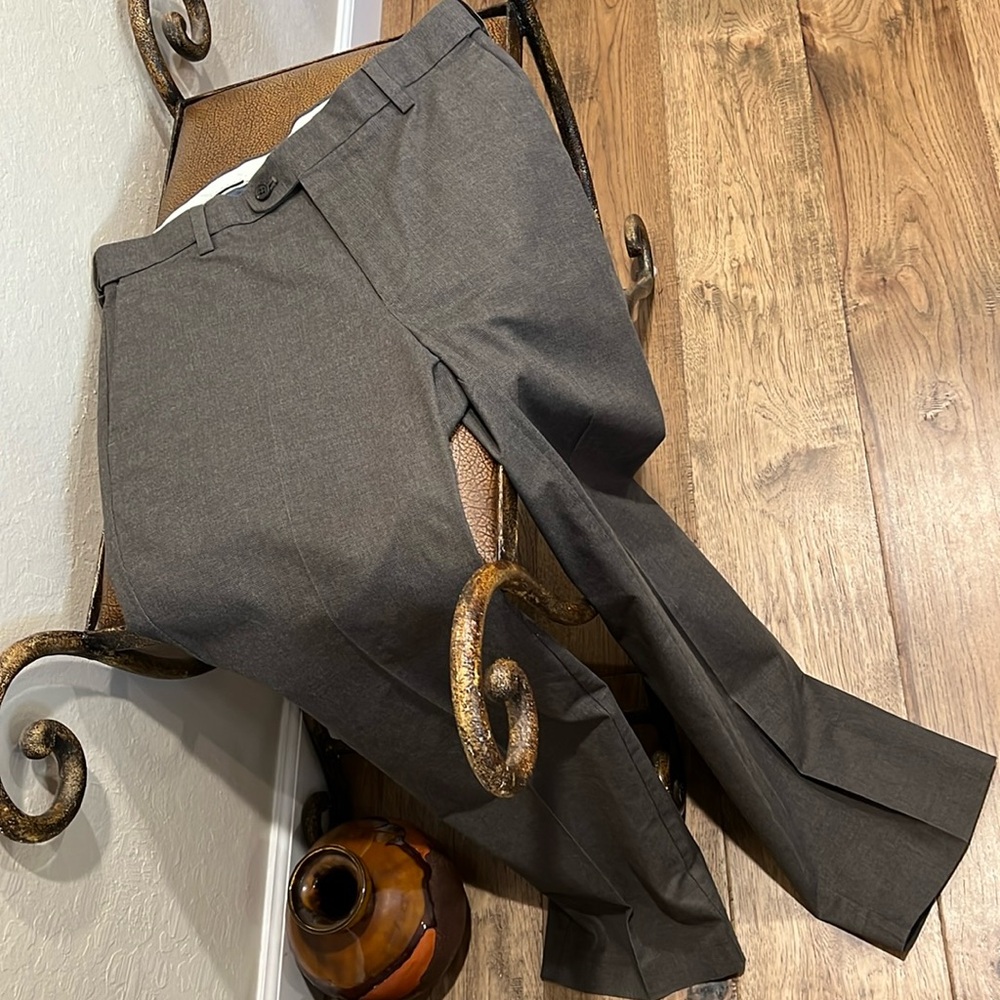 Like New Kirkland Signature Dress/Casual comfortable Non-Iron Washable Pants!